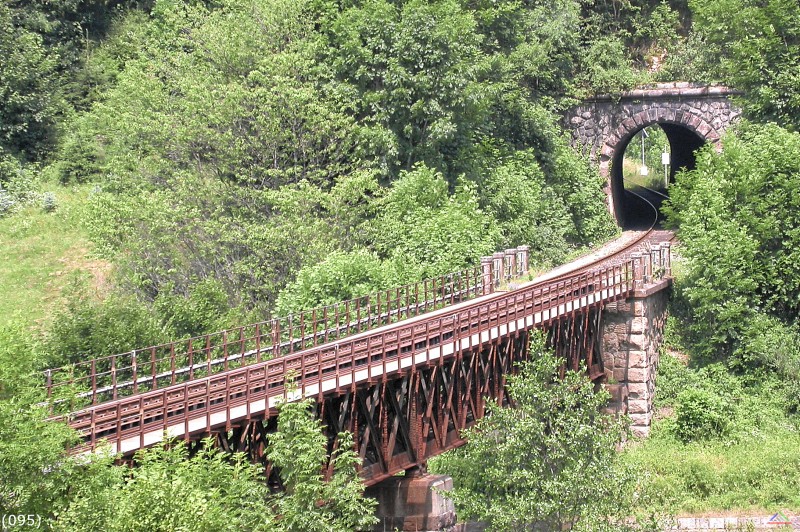 Bahn 095.jpg - Kinzigbrücke und Stocktunnel.